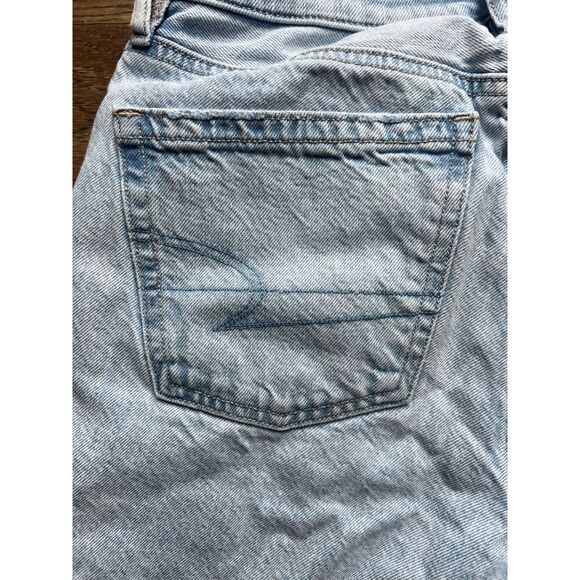 American Eagle Womens 0R Light Wash High-Rise Relaxed Thigh 90's Straight Jean - Picture 13 of 16